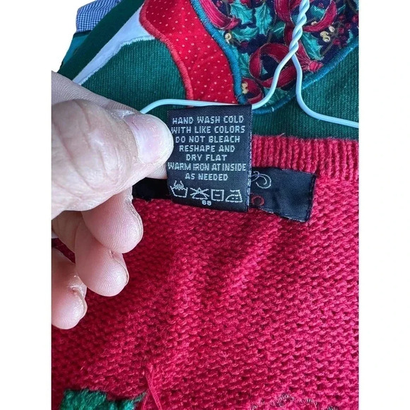 Segue Women's Red‎ Christmas Gold Beaded Rocking Horse Sweater Vest Size Large - Picture 6 of 8